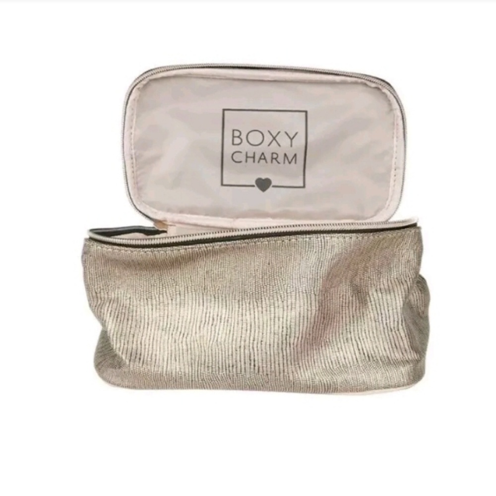 3/20$ NIB makeup train case